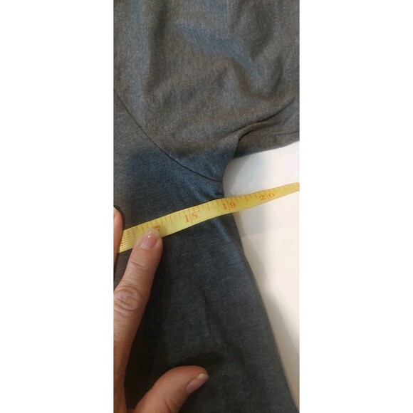 NHL Chicago Blackhawks Men's Size Medium Tee Shirt Gray Hockey - Picture 6 of 8